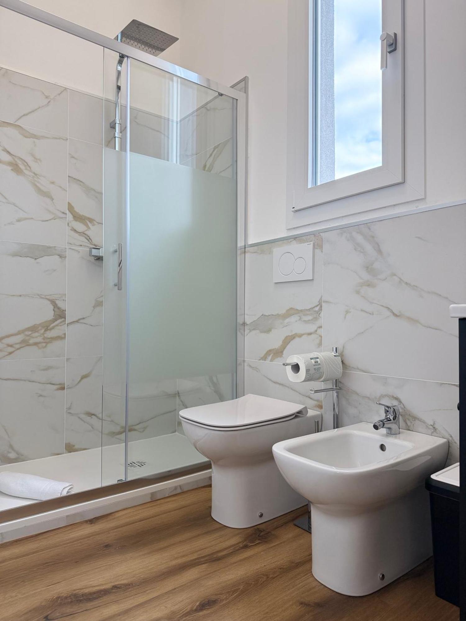 Infinity House - Eleganza Moderna Tra Treviso E Venezia Hotel Casier Bagian luar foto