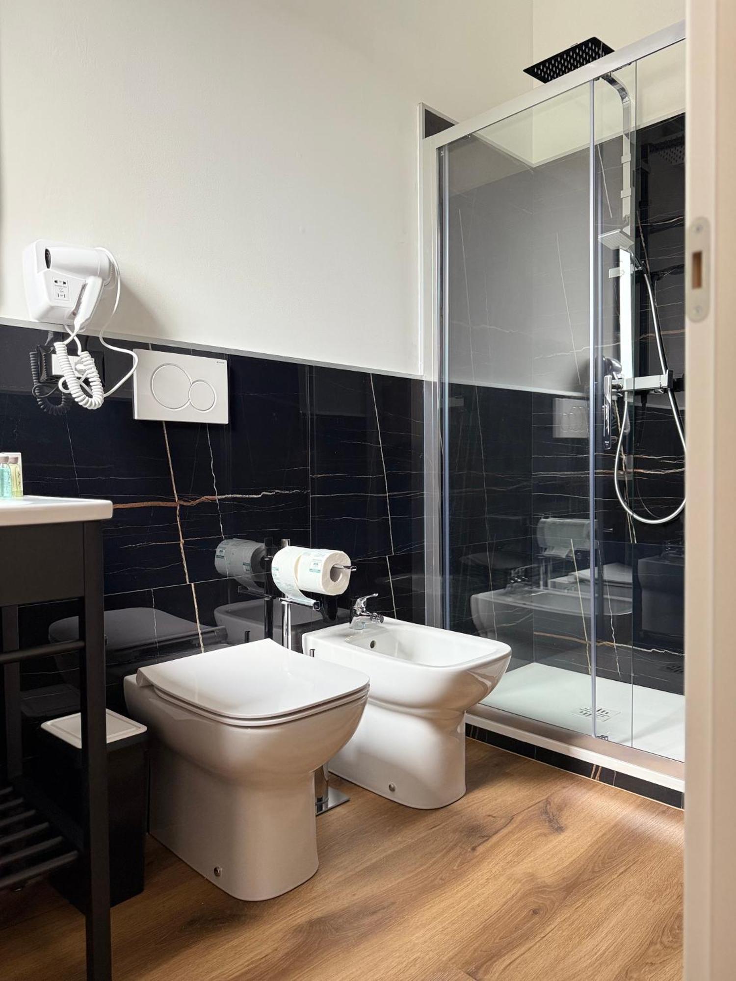 Infinity House - Eleganza Moderna Tra Treviso E Venezia Hotel Casier Ruang foto