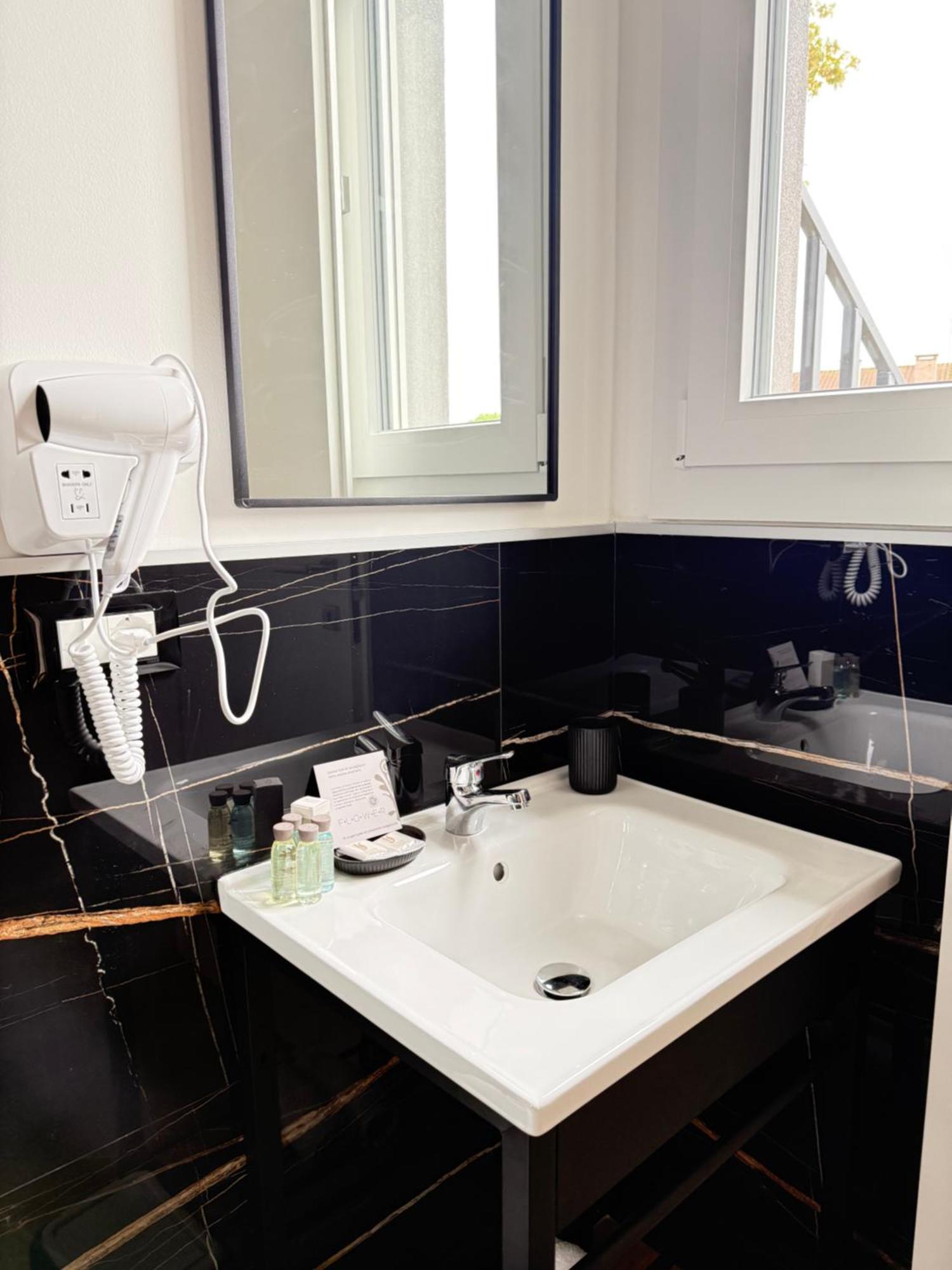 Infinity House - Eleganza Moderna Tra Treviso E Venezia Hotel Casier Bagian luar foto