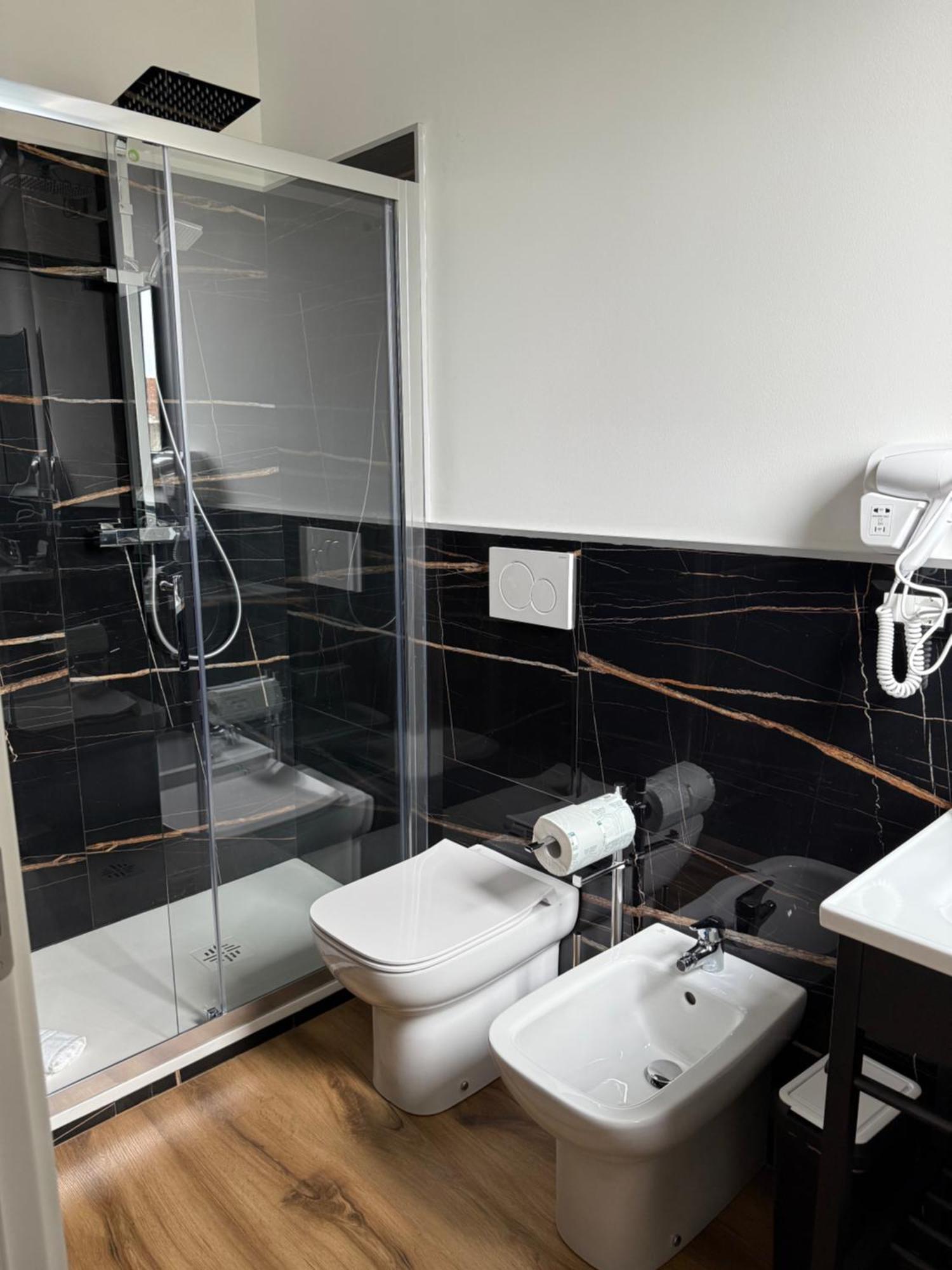 Infinity House - Eleganza Moderna Tra Treviso E Venezia Hotel Casier Ruang foto