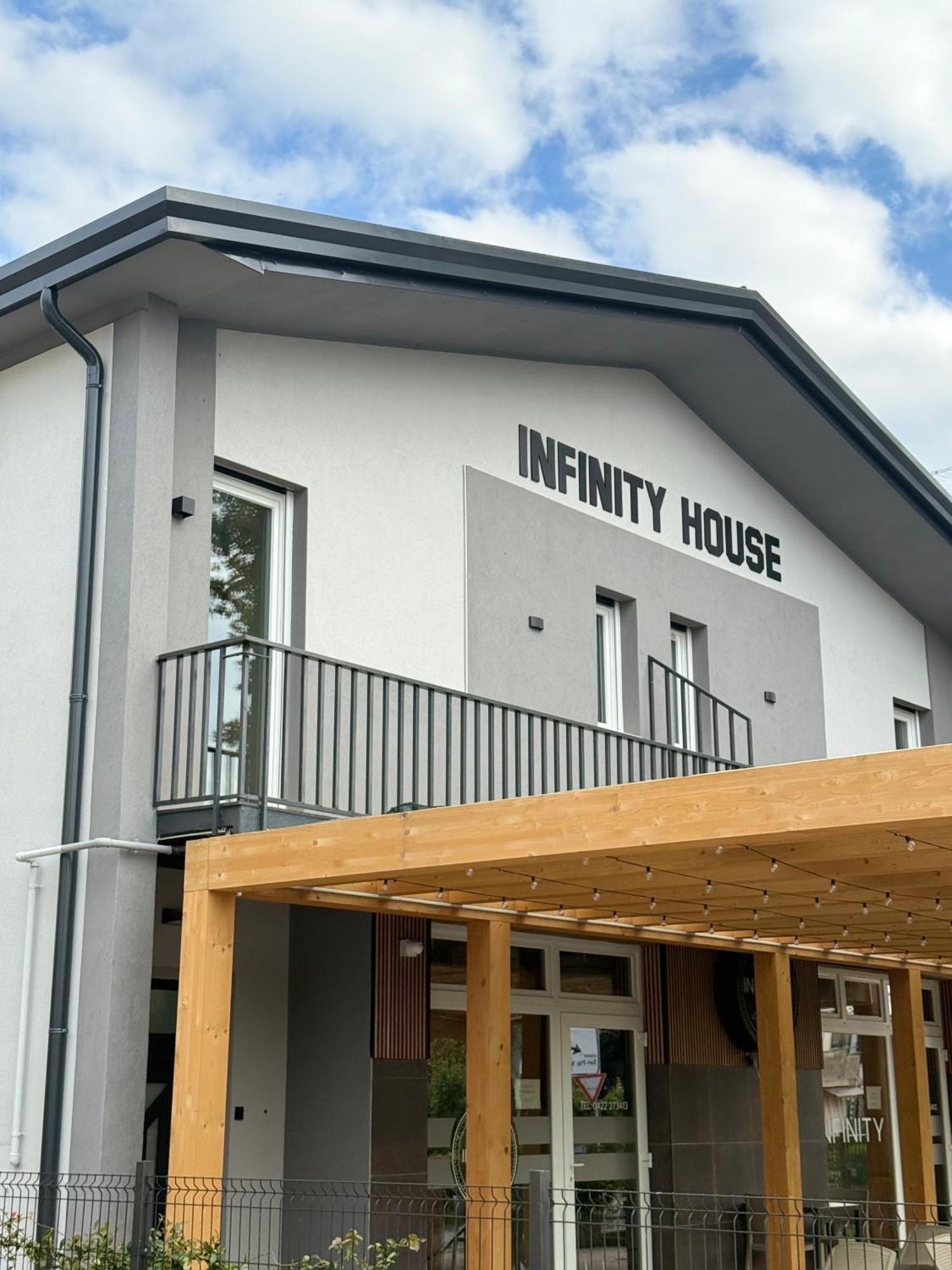 Infinity House - Eleganza Moderna Tra Treviso E Venezia Hotel Casier Bagian luar foto