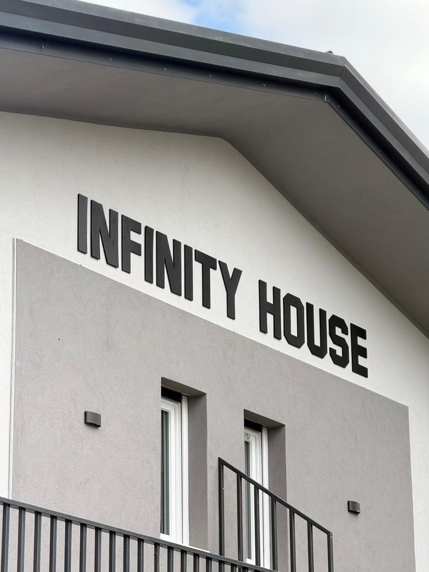 Infinity House - Eleganza Moderna Tra Treviso E Venezia Hotel Casier Bagian luar foto